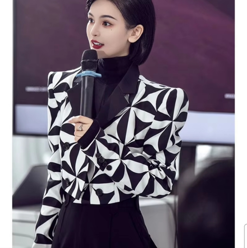 Beautiful lady coat.